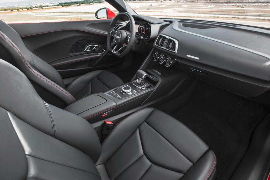 Audi R8 V10 RWS Spyder