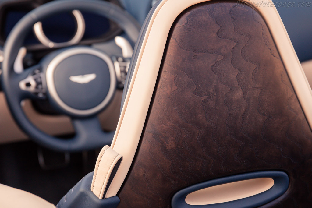 Aston Martin DB11 Volante
