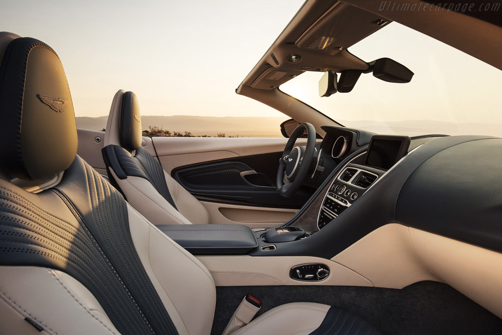 Aston Martin DB11 Volante