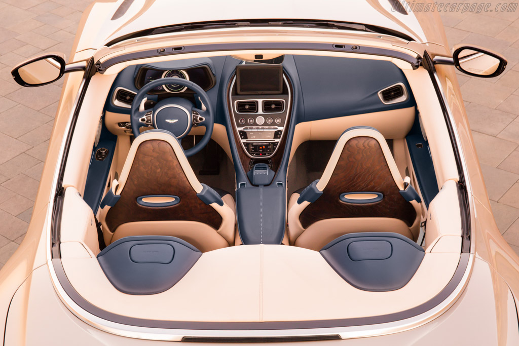 Aston Martin DB11 Volante