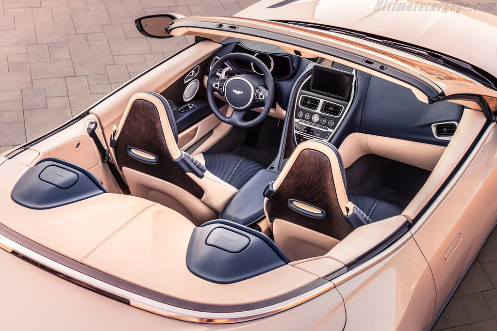Aston Martin DB11 Volante