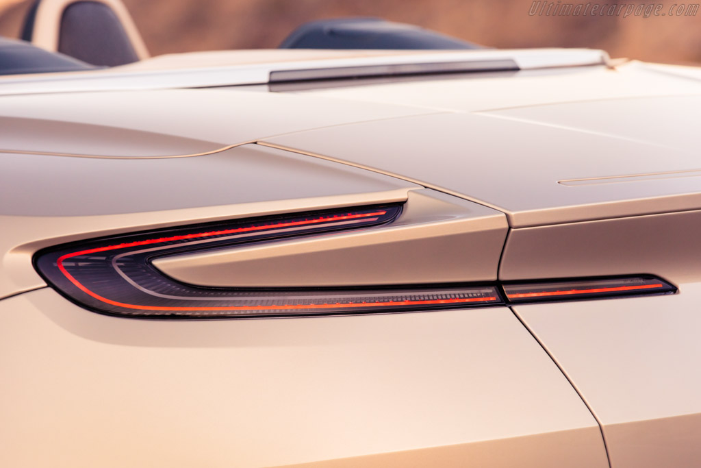 Aston Martin DB11 Volante