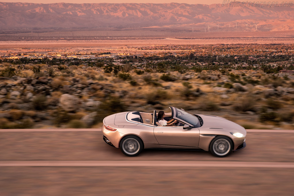 Aston Martin DB11 Volante