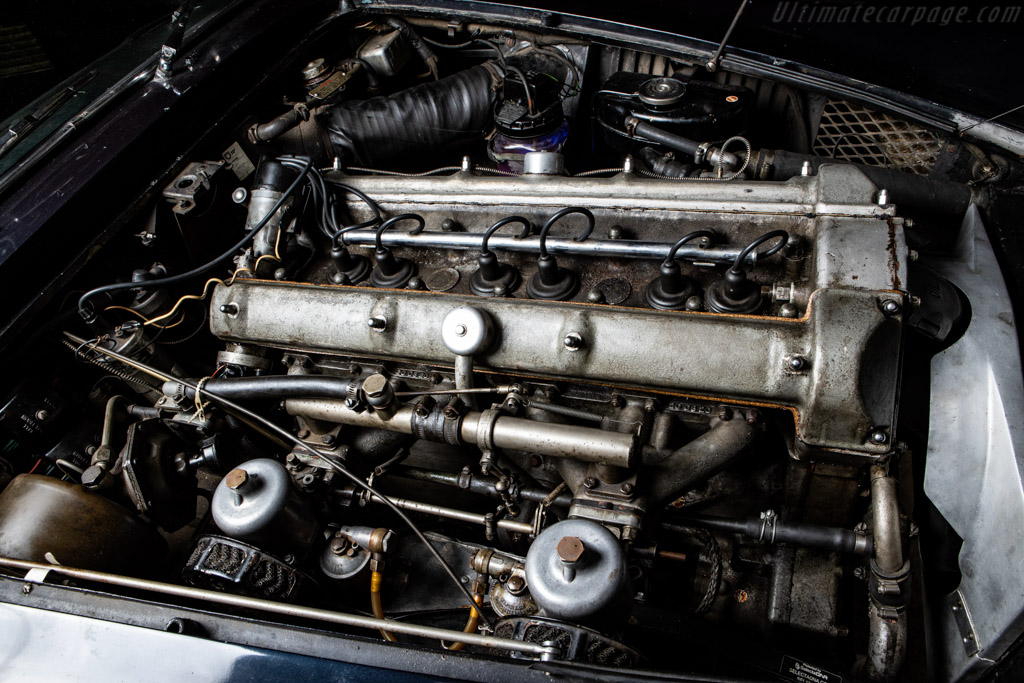 Aston Martin DB4