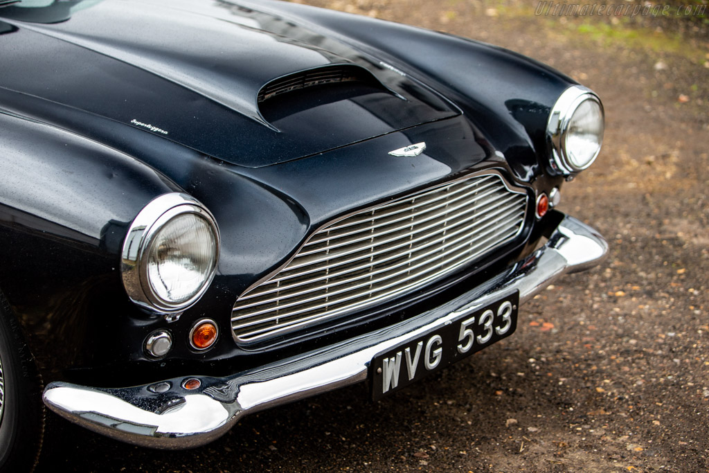 Aston Martin DB4