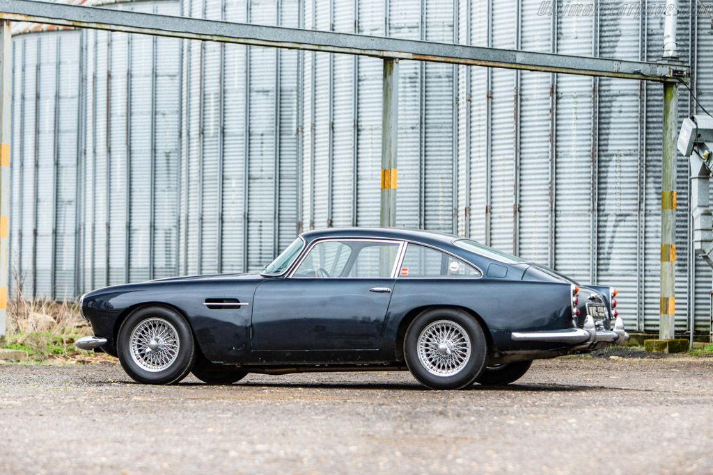 Aston Martin DB4