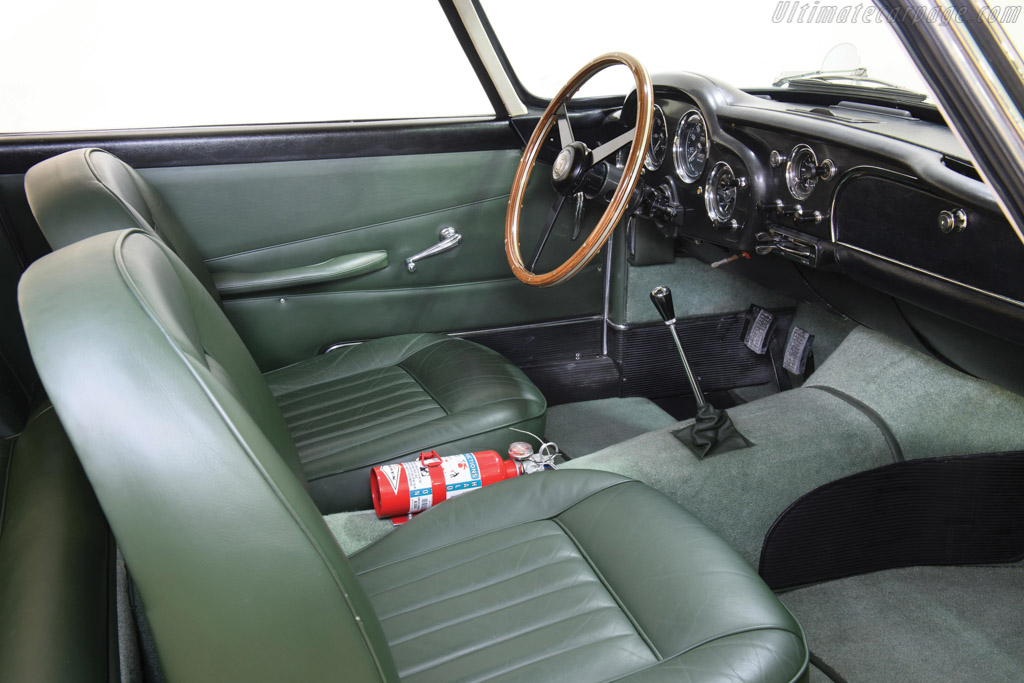 Aston Martin DB4
