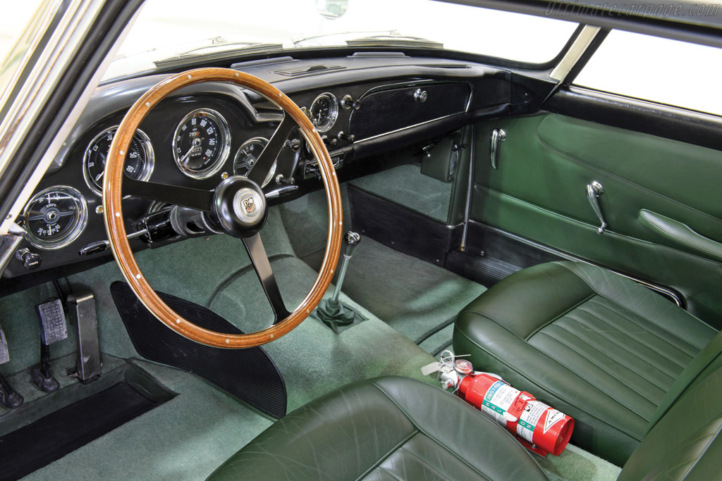 Aston Martin DB4