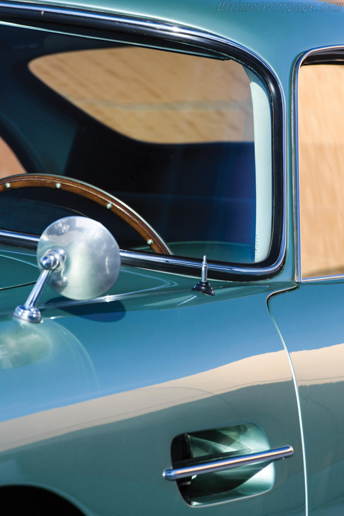 Aston Martin DB4