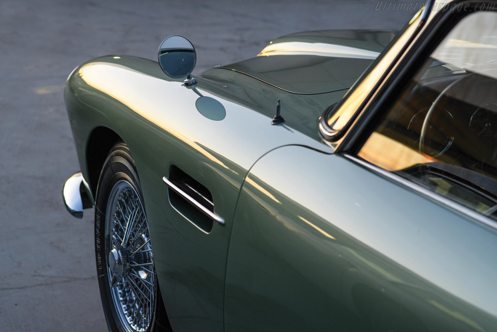 Aston Martin DB4