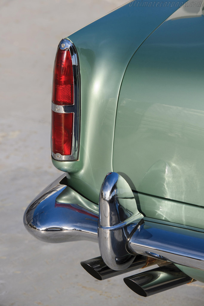 Aston Martin DB4