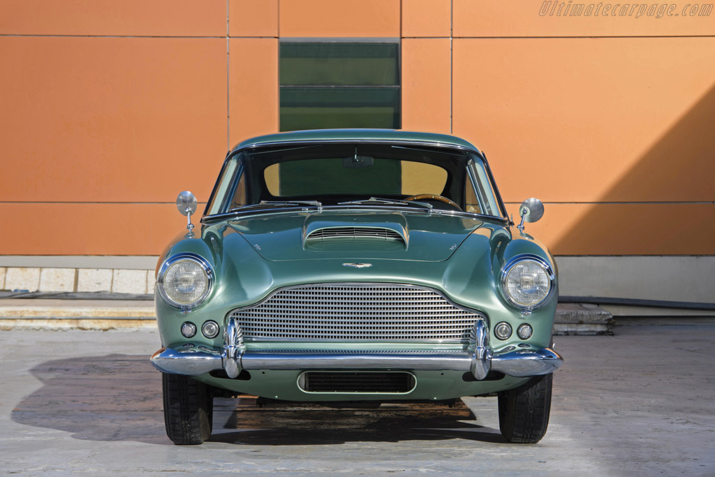 Aston Martin DB4