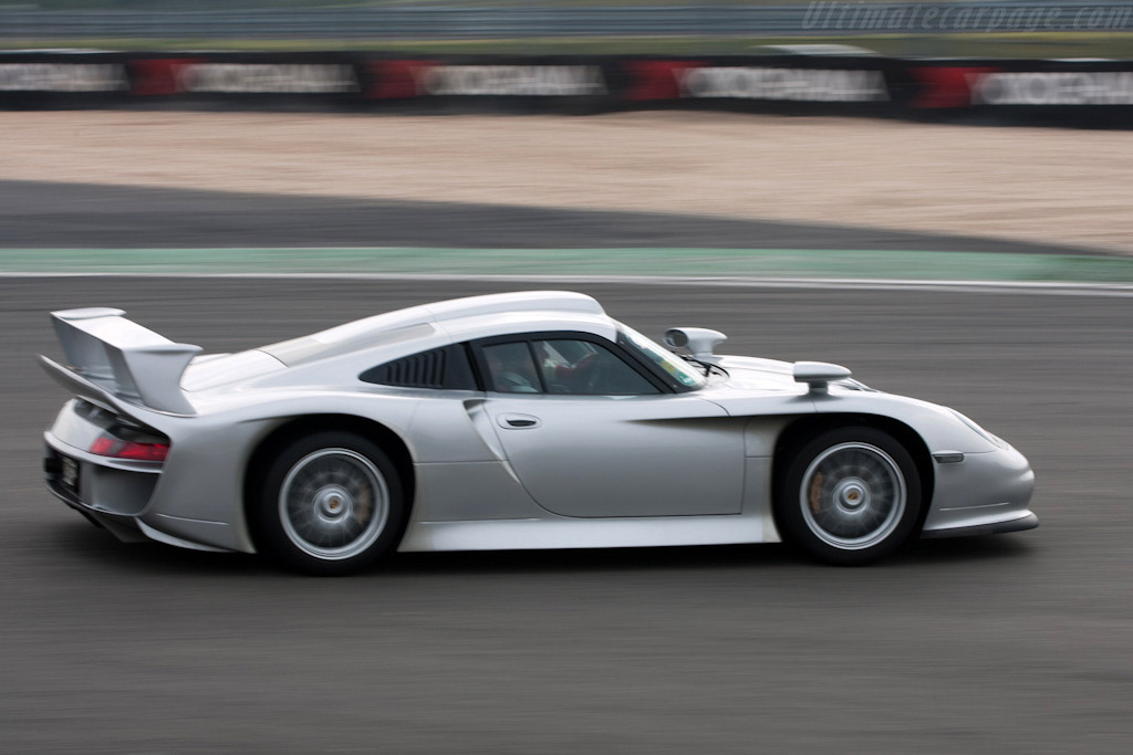 Porsche 911 GT1 Strassenversion - Chassis: WP0ZZZ99ZWS396005  - 2009 Modena Trackdays