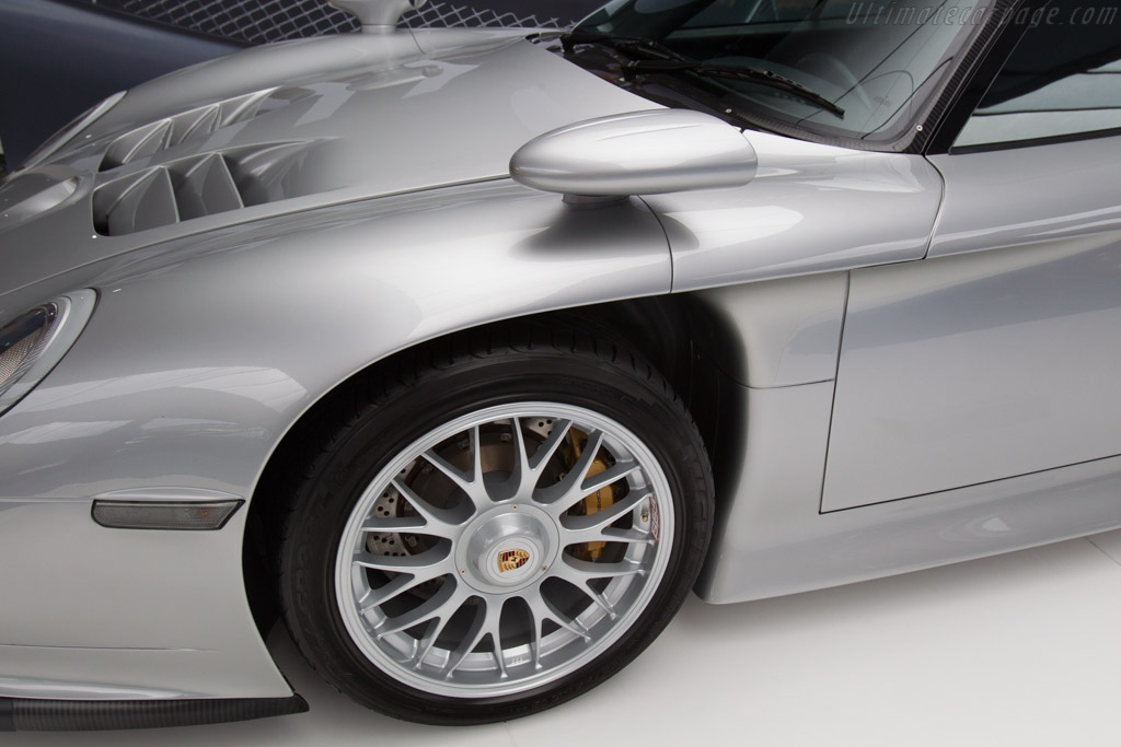 Porsche 911 GT1 Strassenversion - Chassis: WP0ZZZ99ZWS396005  - 2017 Scottsdale Auctions