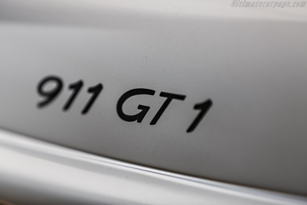 Porsche 911 GT1 Strassenversion