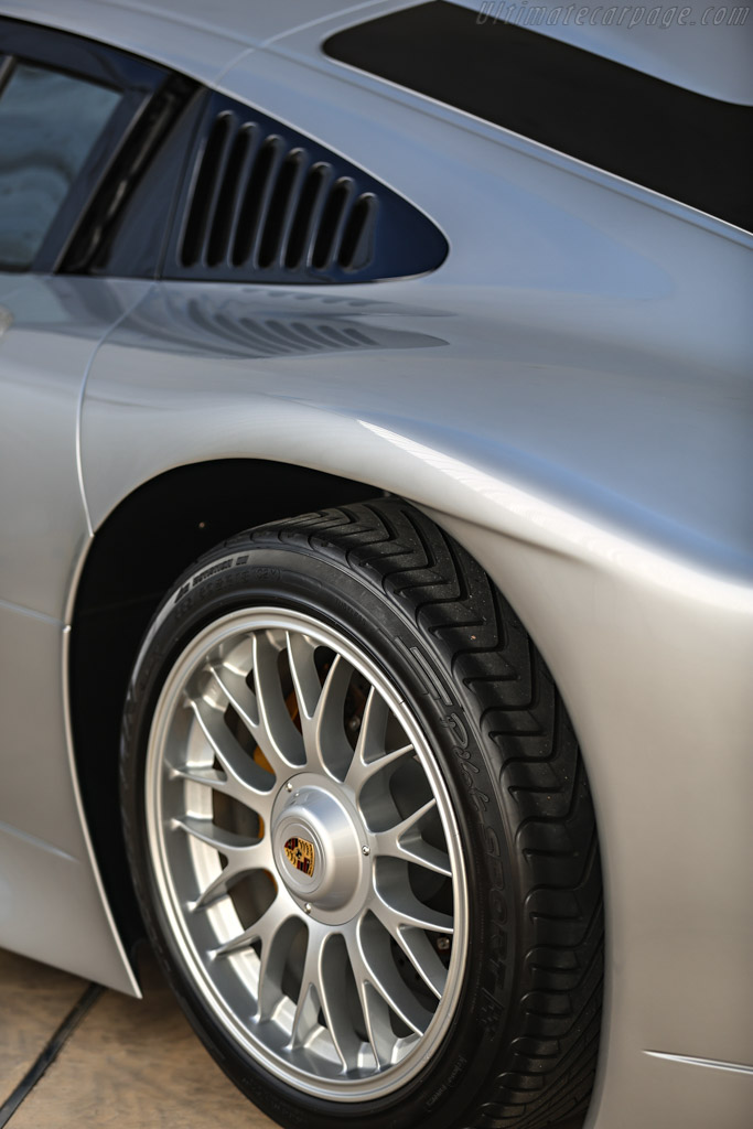 Porsche 911 GT1 Strassenversion