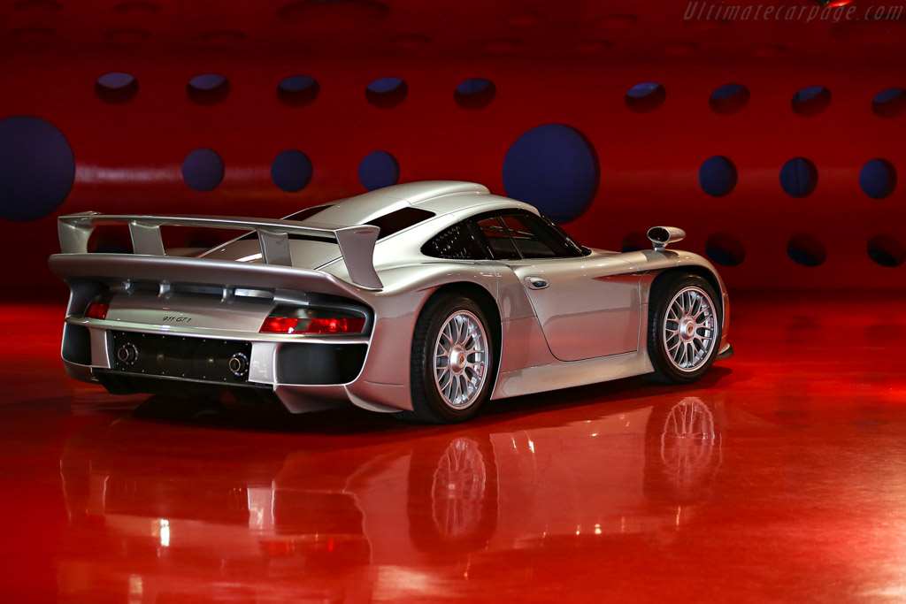 Porsche 911 GT1 Strassenversion