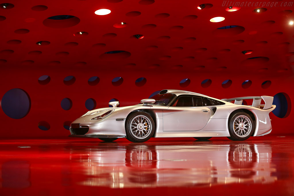 Porsche 911 GT1 Strassenversion