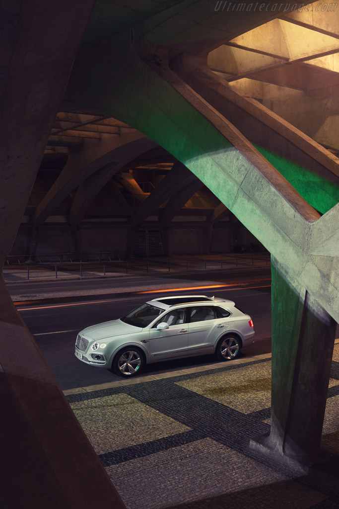 Bentley Bentayga Hybrid
