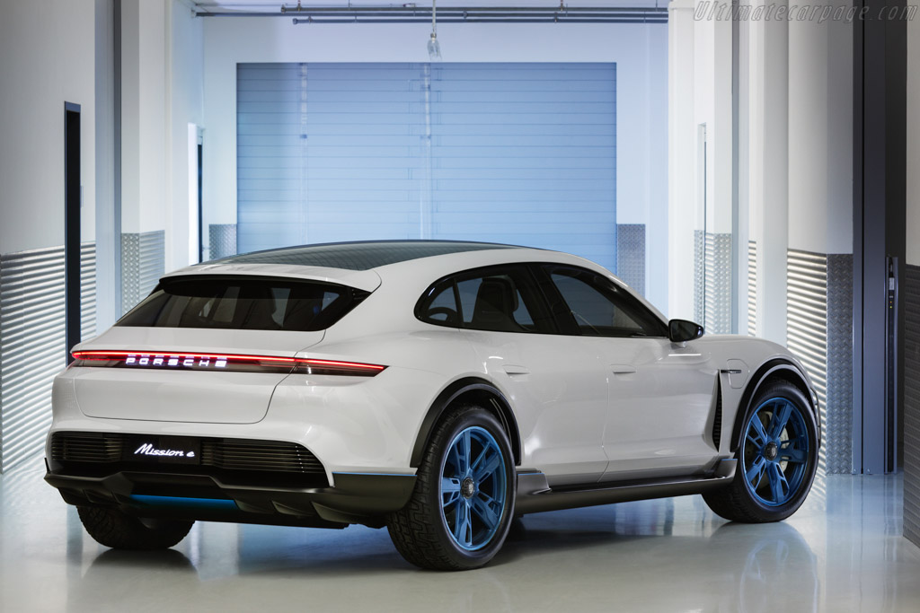 Porsche Mission E Cross Turismo