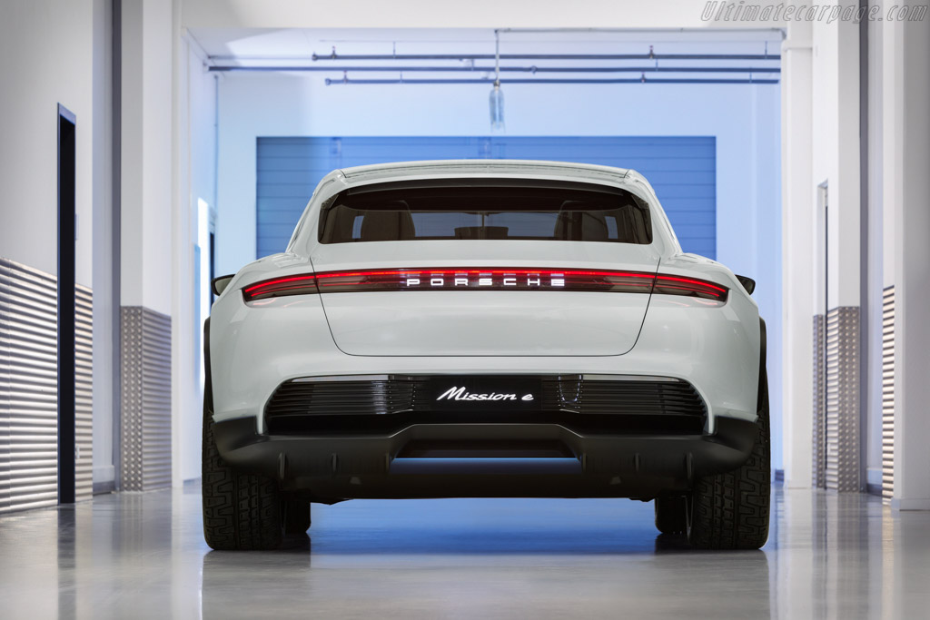 Porsche Mission E Cross Turismo