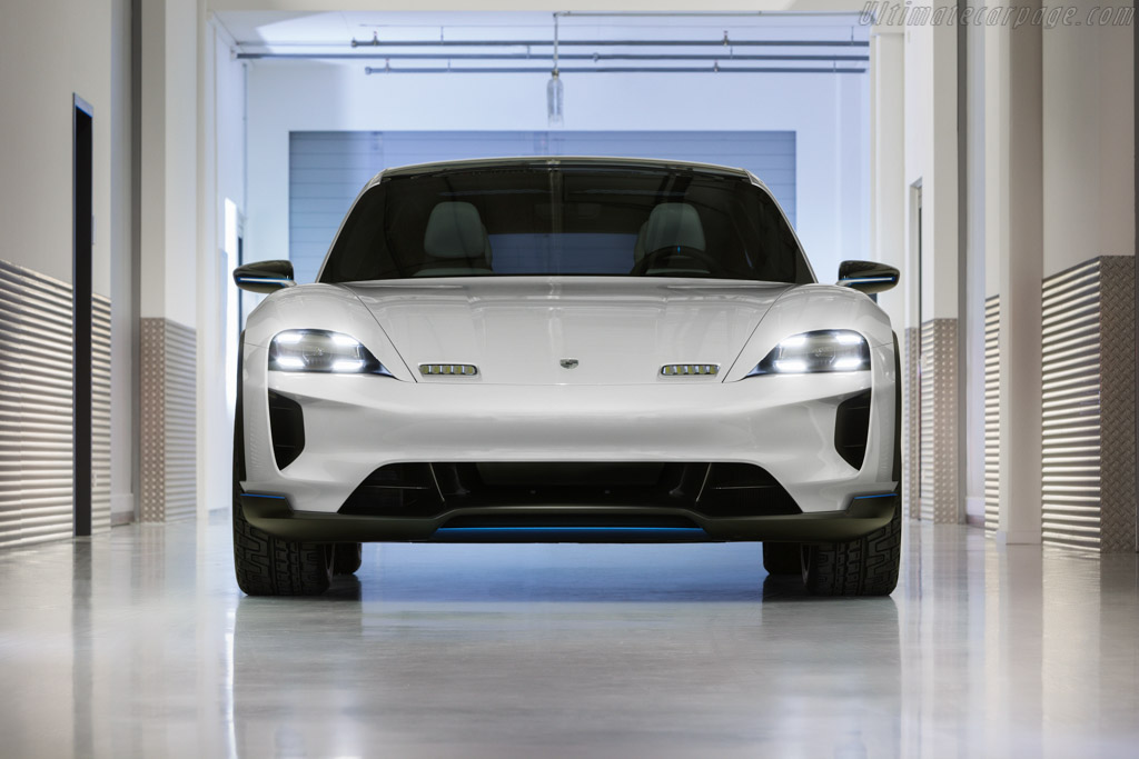 Porsche Mission E Cross Turismo