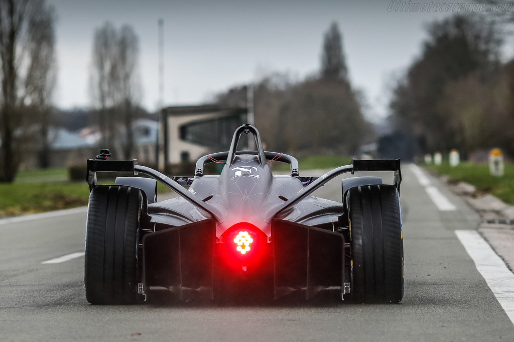 DS E-TENSE FE 19