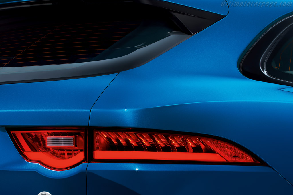 Jaguar F-Pace SVR