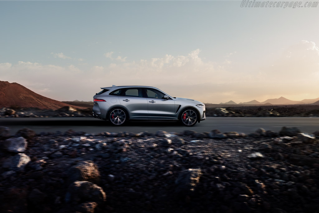 Jaguar F-Pace SVR