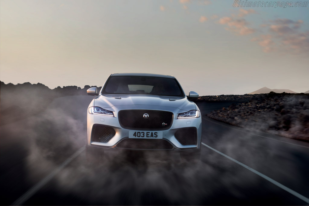 Jaguar F-Pace SVR