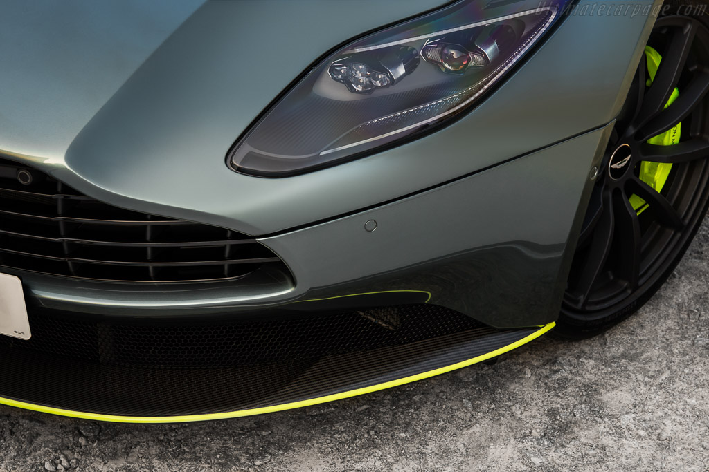 Aston Martin DB11 AMR