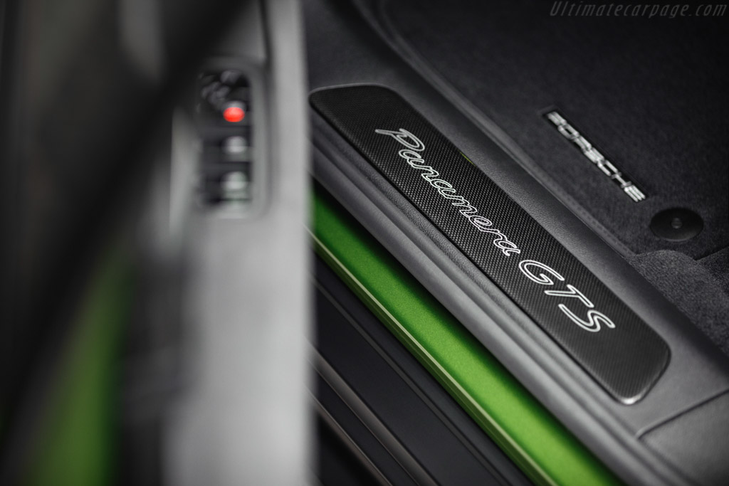 Porsche Panamera GTS Sport Turismo