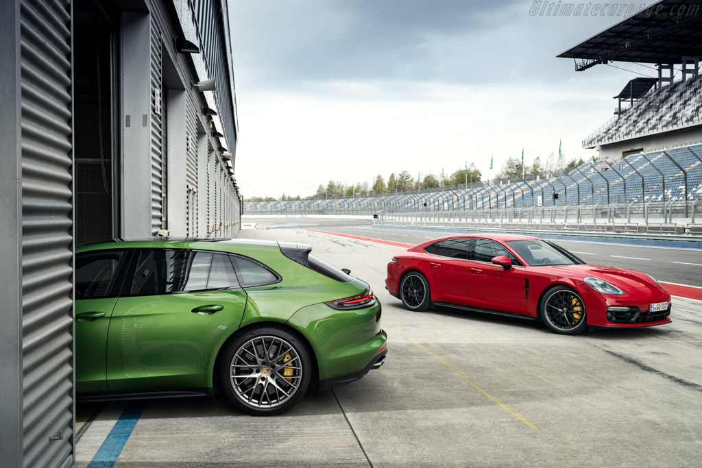 Porsche Panamera GTS Sport Turismo
