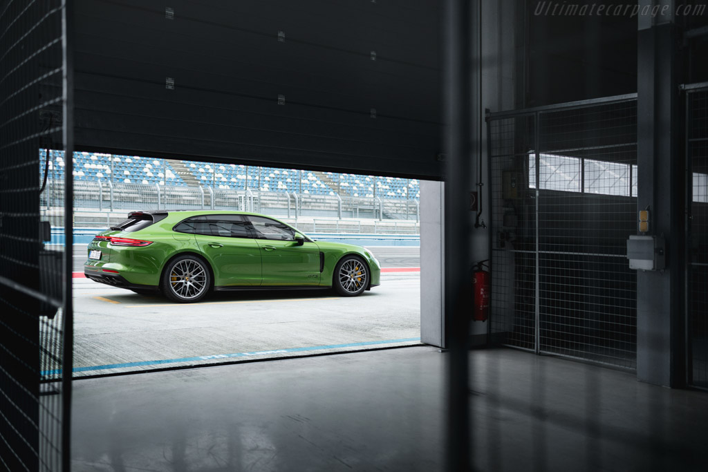 Porsche Panamera GTS Sport Turismo