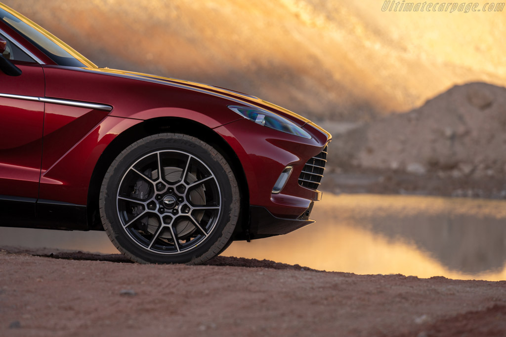Aston Martin DBX