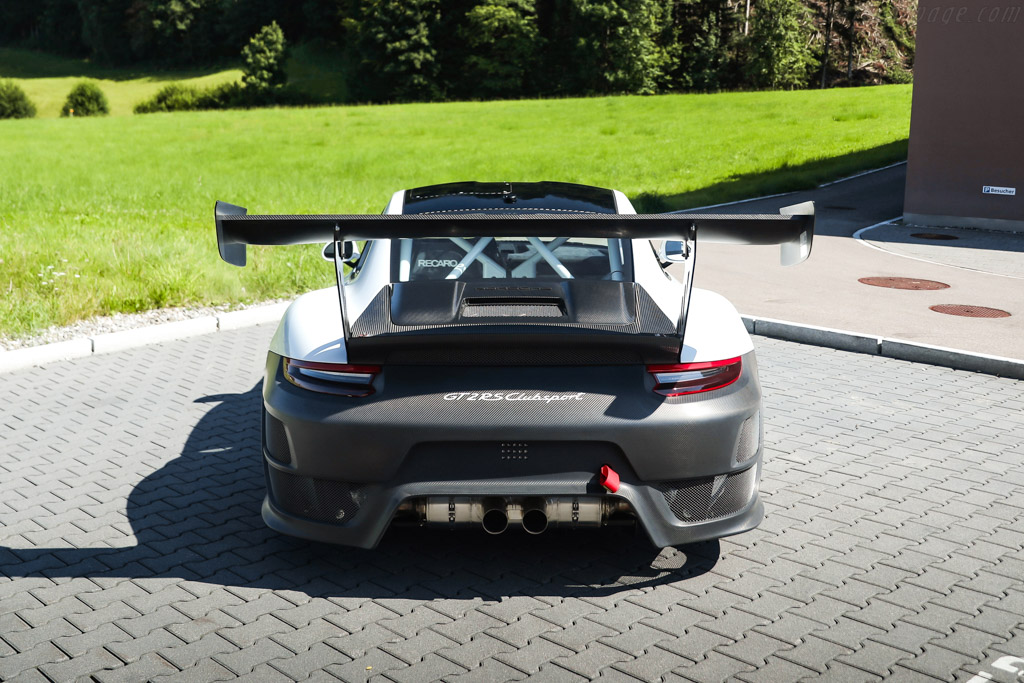 Porsche 911 GT2 RS Clubsport