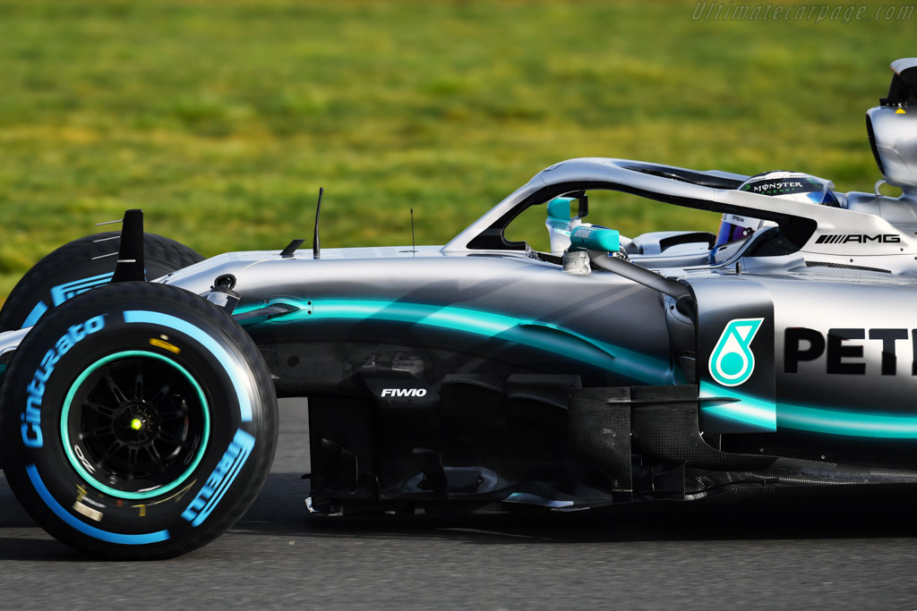 Mercedes-Benz W10 EQ Power+
