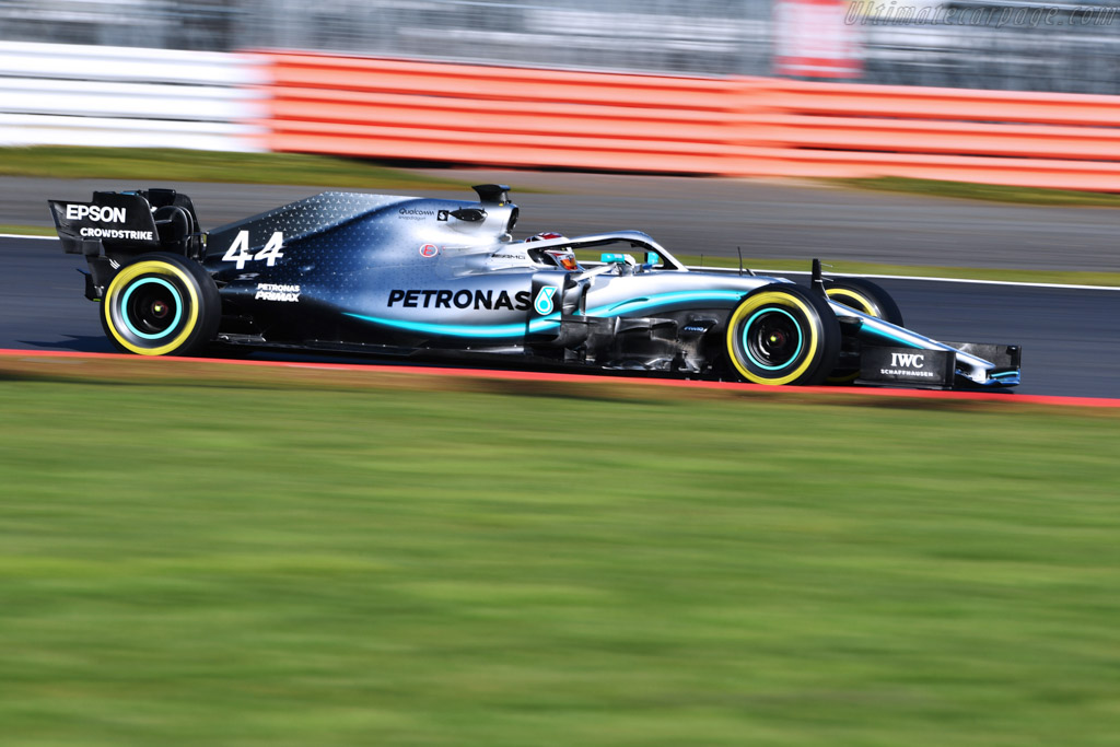 Mercedes-Benz W10 EQ Power+