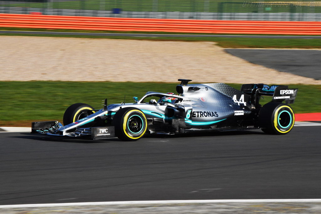 Mercedes-Benz W10 EQ Power+