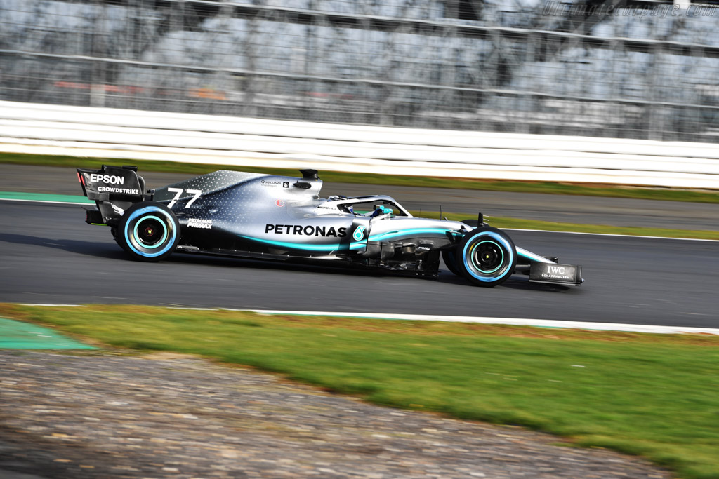Mercedes-Benz W10 EQ Power+
