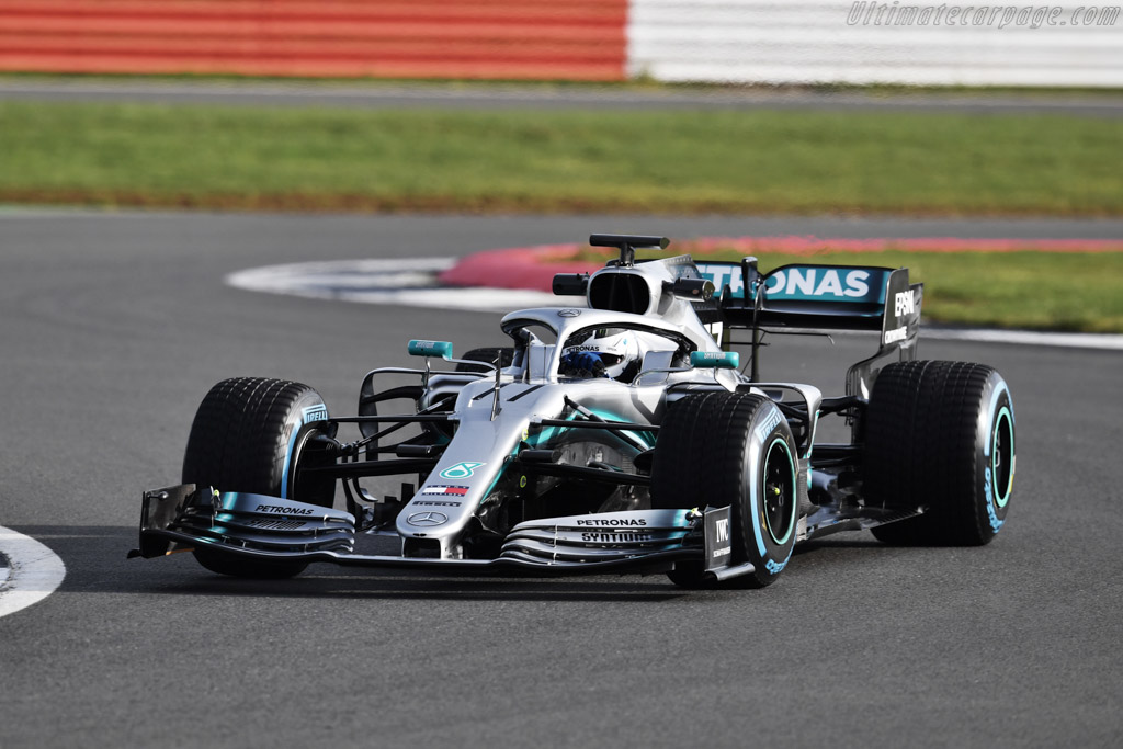 Mercedes-Benz W10 EQ Power+