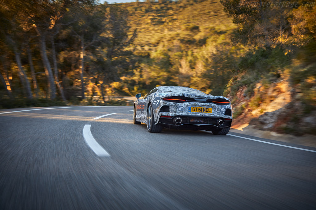 McLaren GT