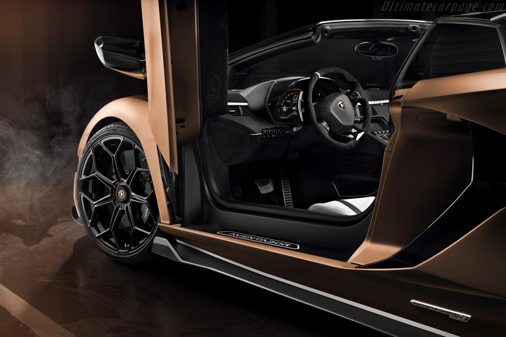 Lamborghini Aventador SVJ Roadster