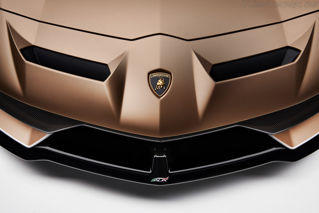 Lamborghini Aventador SVJ Roadster