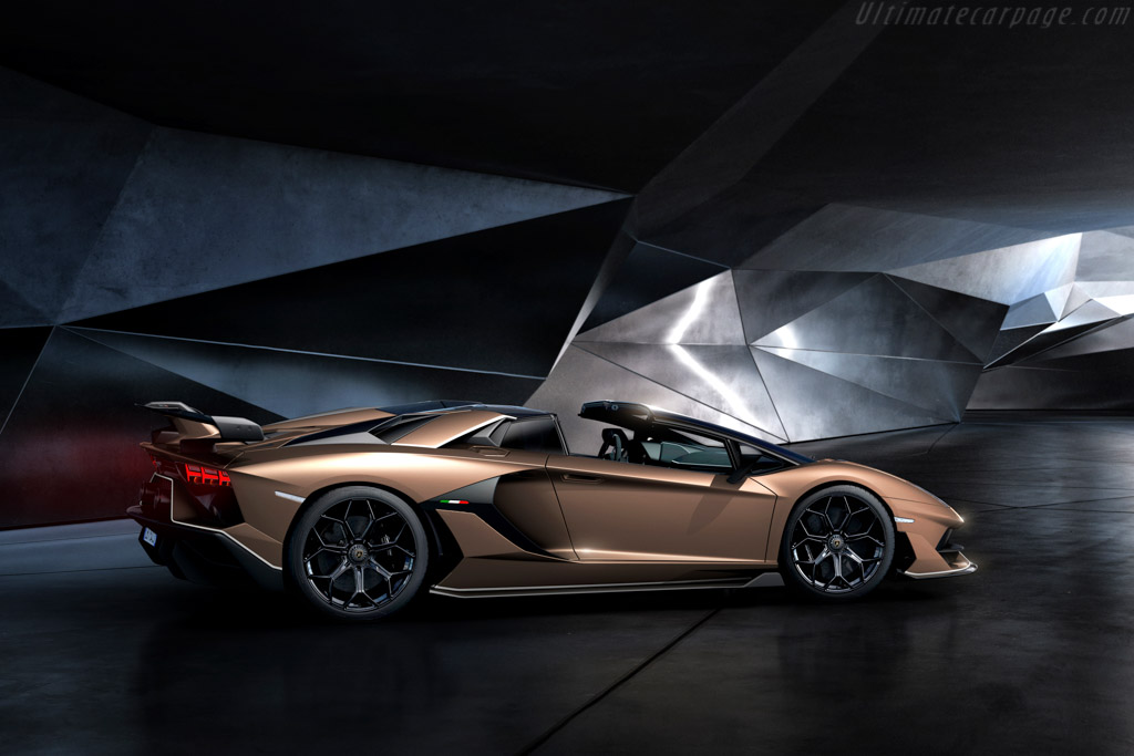 Lamborghini Aventador SVJ Roadster