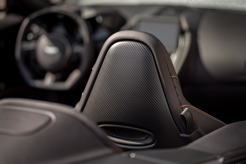 Aston Martin DBS Superleggera Volante