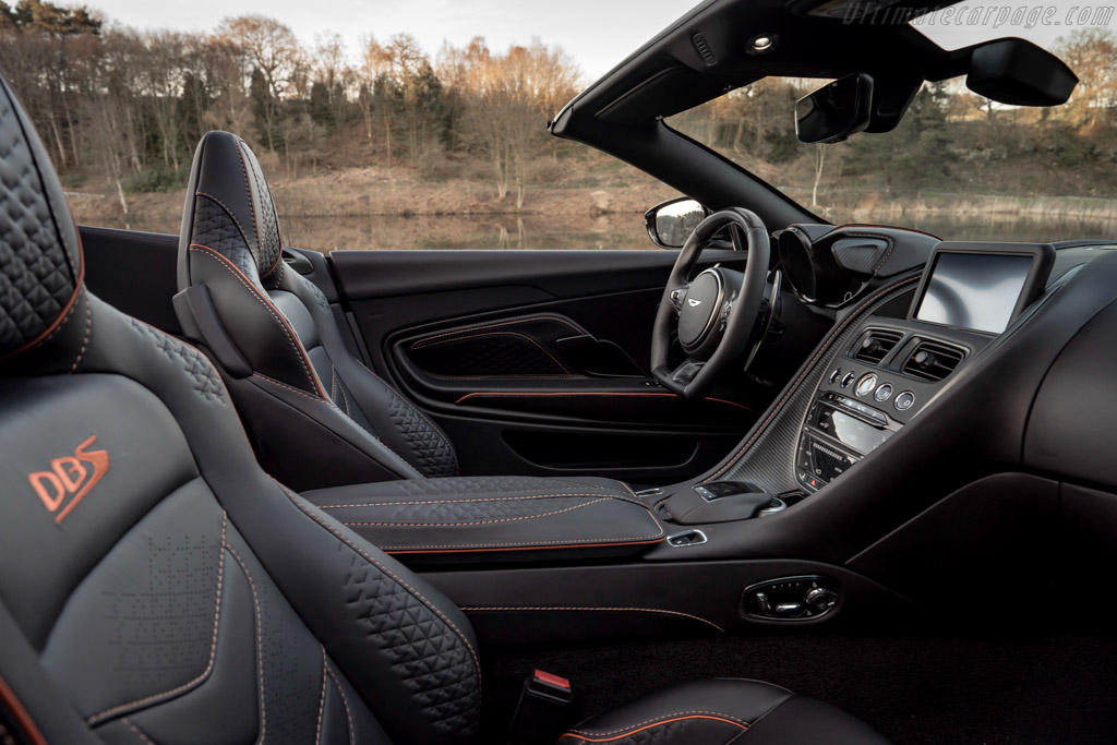 Aston Martin DBS Superleggera Volante