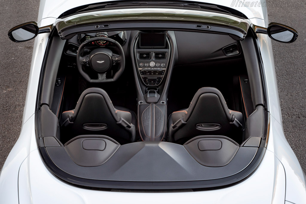 Aston Martin DBS Superleggera Volante