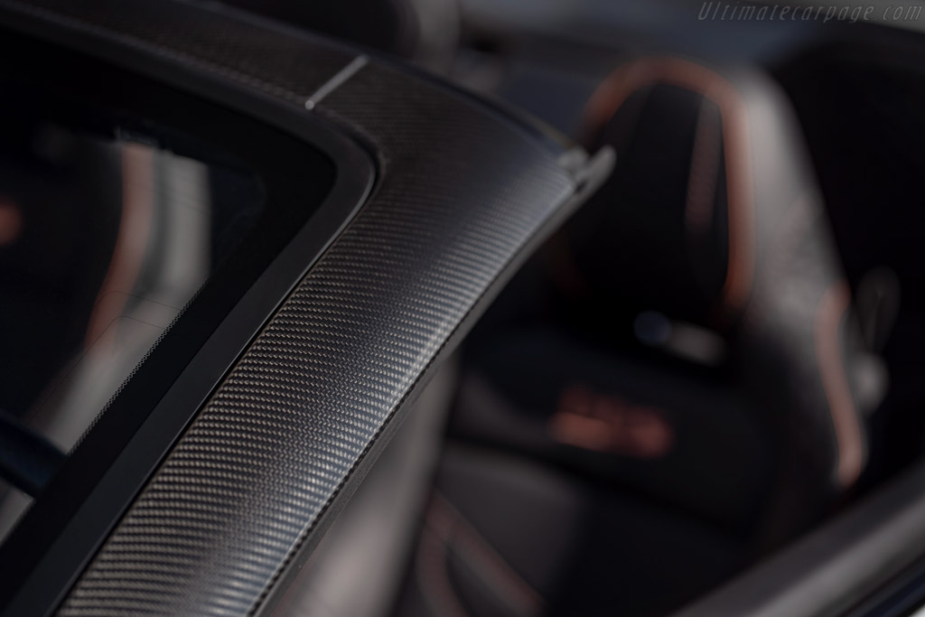 Aston Martin DBS Superleggera Volante
