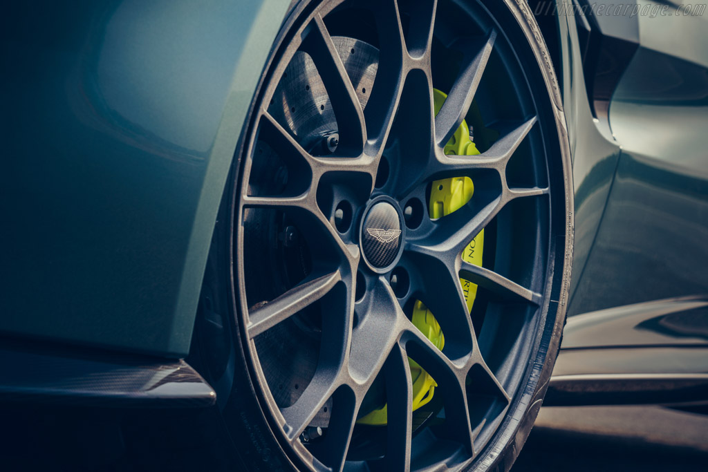 Aston Martin Vantage AMR